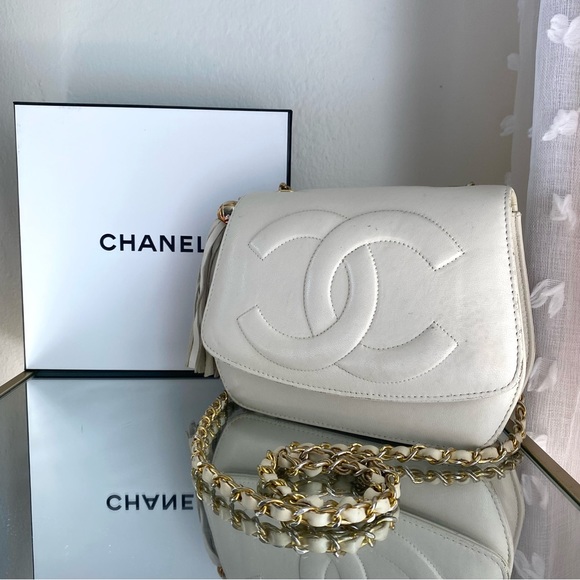 Camera leather crossbody bag Chanel White in Leather - 32833573